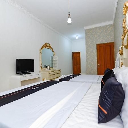 Guest House Gethsemane Salatiga Eksteriør billede